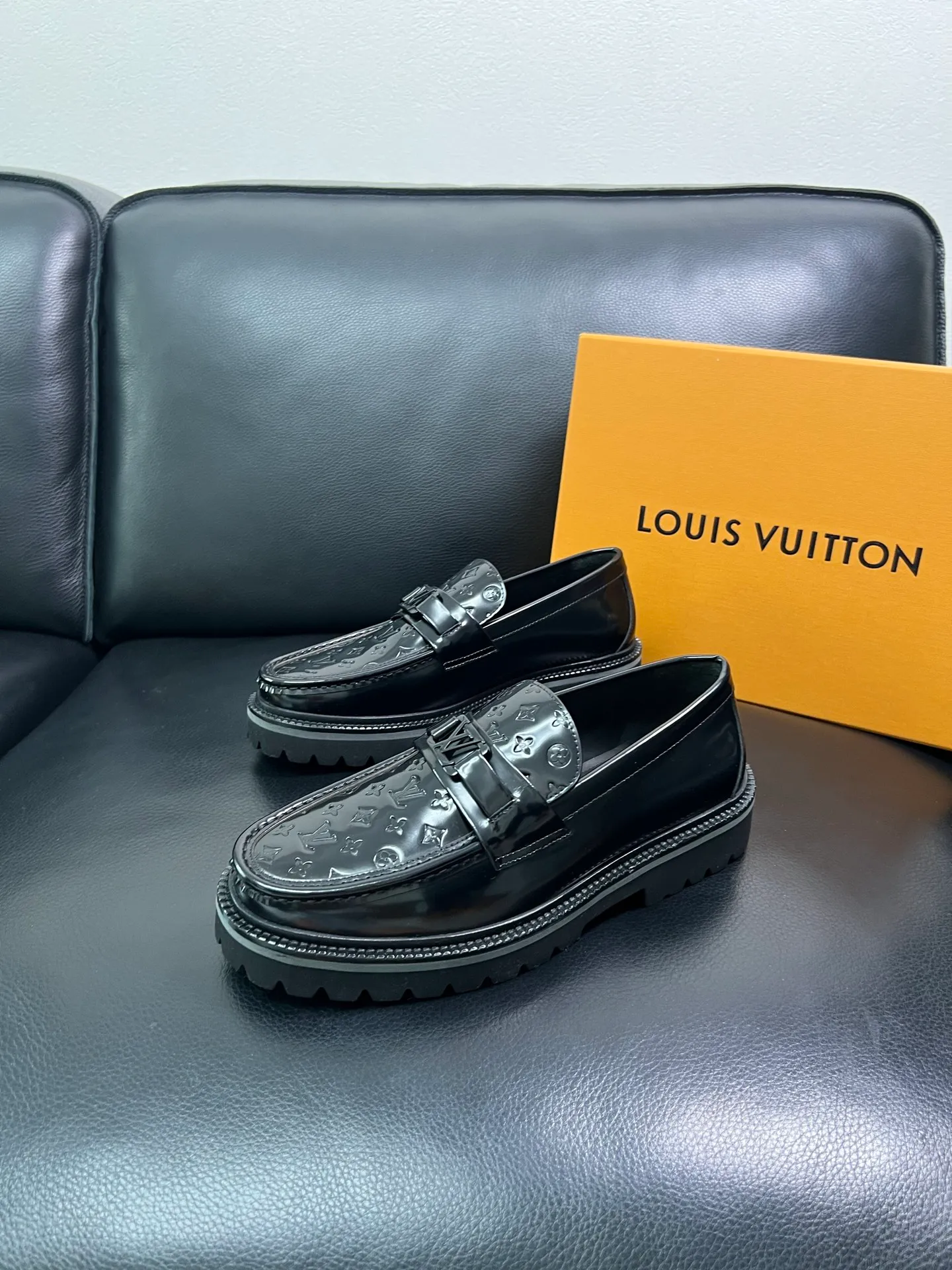 Men's shoes 💰780 Lv top purchasing Louis Vuitton leather shoes counter synchronization, uppers imported from Italy, imported water-dyed cowhide lining, soles: original soles specially provided by the original factory, original factory follow-up goods, high quality, welcome to compare, code number 38-44 (customized 45) 85842